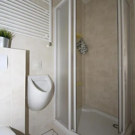 شقة Schoene Ferienwohnung Direkt Am See In Roebel / Mueritz Marienfelde