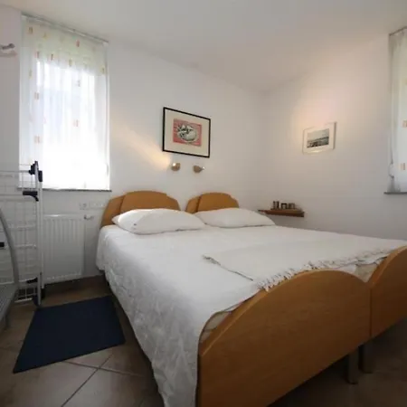 شقة Schoene Ferienwohnung Direkt Am See In Roebel / Mueritz Marienfelde