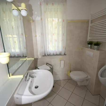Schoene Ferienwohnung Direkt Am See In Roebel / Mueritz شقة Marienfelde